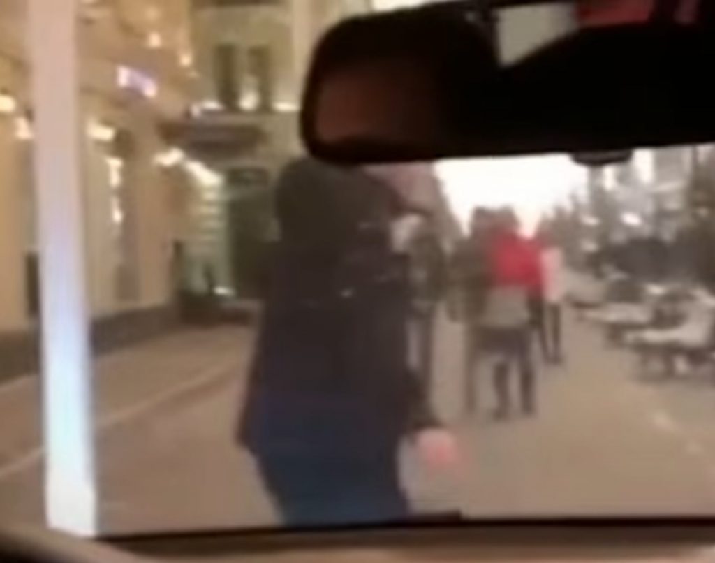 Московские «мажоры» въехали в пешеходную улицу рядом с Кремлем