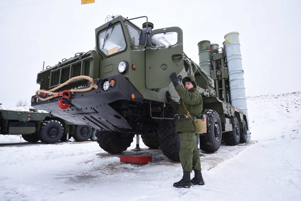 Зенитно-ракетные системы С-400 встали на защиту неба Москвы