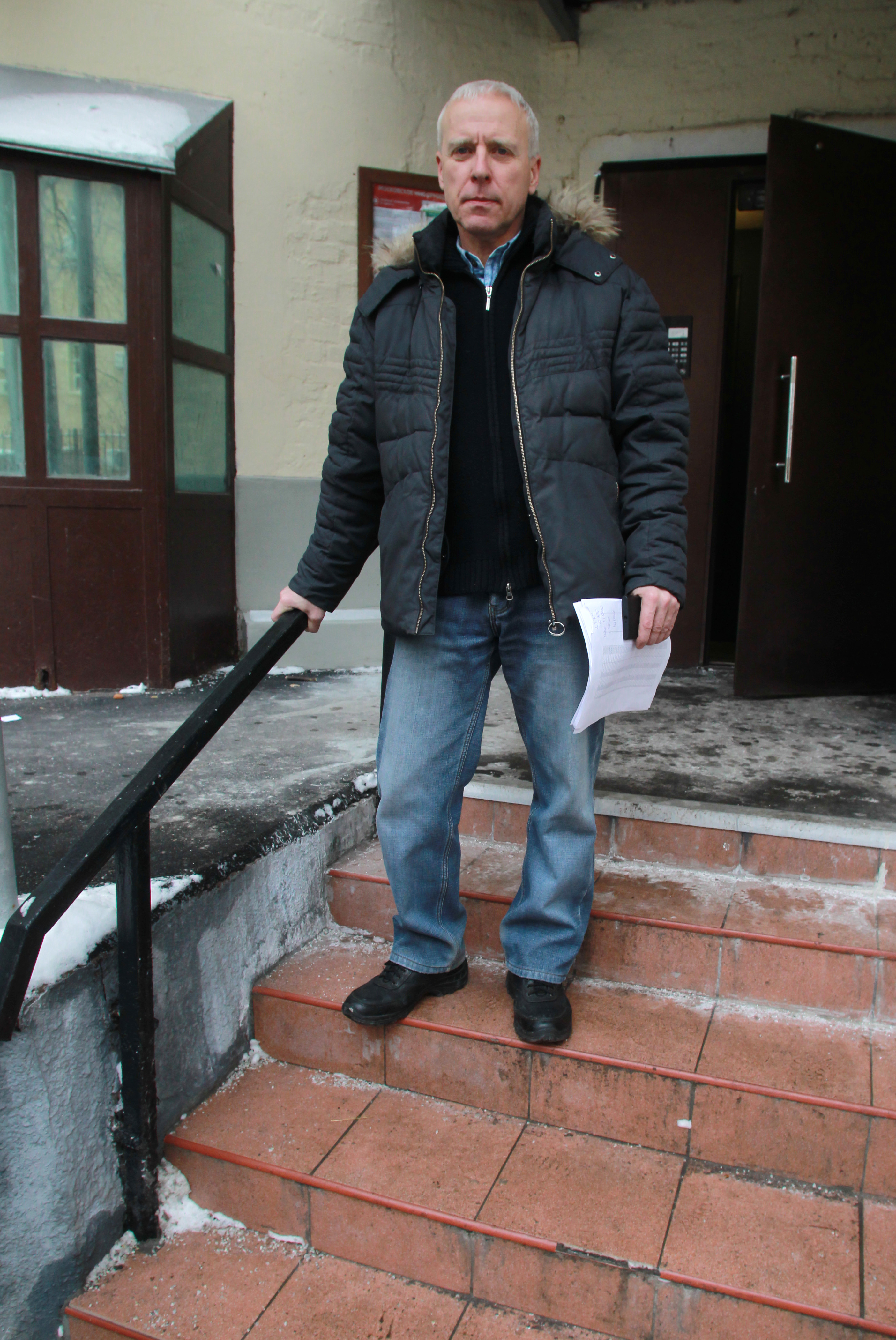 10 января 2017 года. Валерию Лебедеву, проживающему в доме 1/3 на Большой Полянке, гололед теперь не страшен
