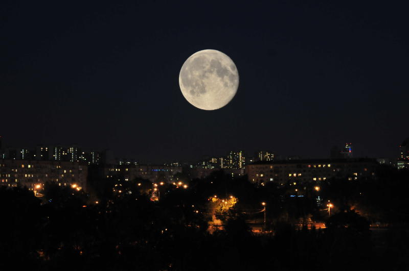 «Живая» Луна: на Луне обнаружен кислород