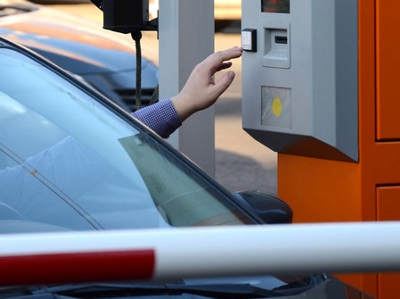 Паркоматы в аэропорту «Шереметьево» заменят после счета в три миллиона