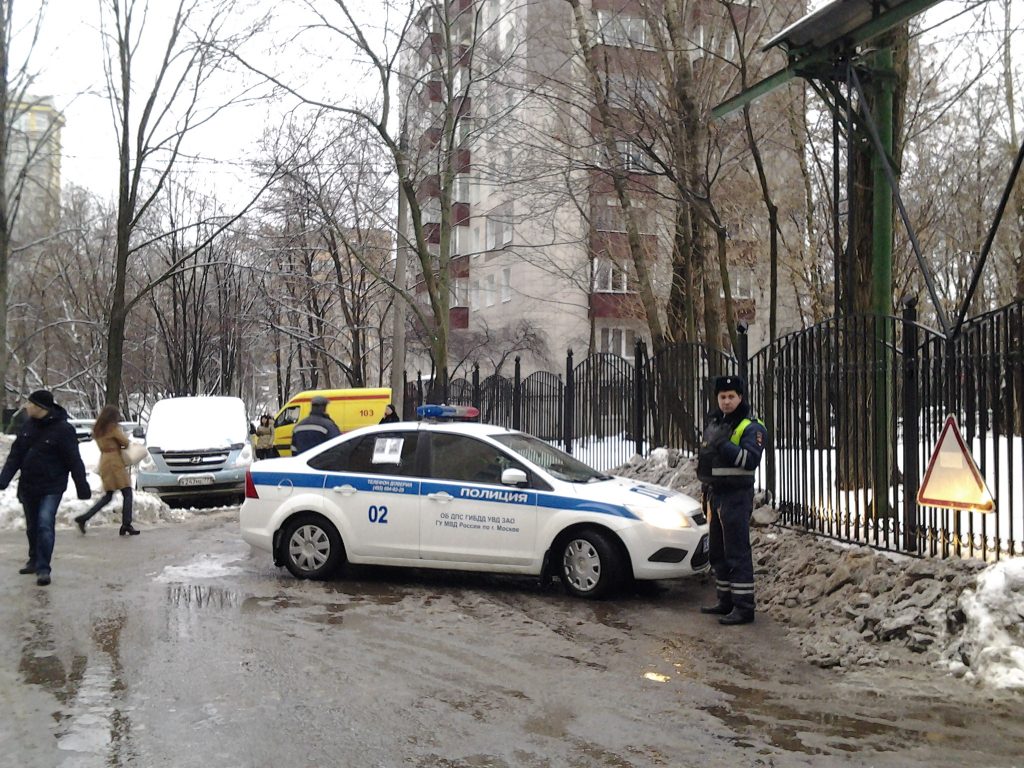 В Москве водитель «БМВ» протаранил машину ДПС  и сдался