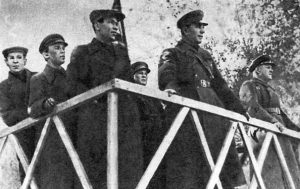 Сентябрь 1941 года. Седьмая дивизия народного ополчения. Митинг, посвященный вручению дивизии Красного знамени МГК ВКП(б) и Моссовета