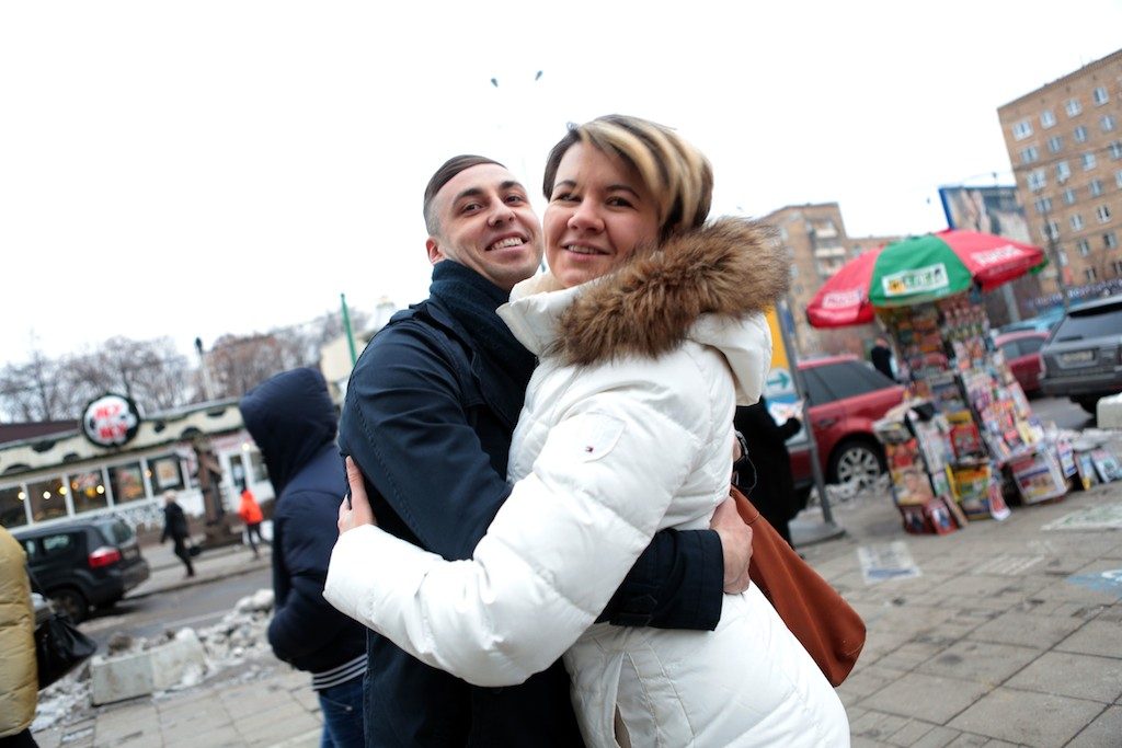 Курьерская доставка поцелуев и «обнимашек» открылась в Москве