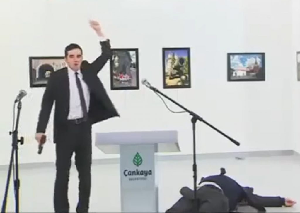 Снимок убийства российского посла объявлен победителем престижного конкурса