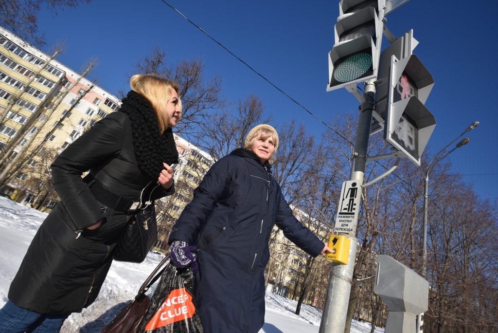 В Москве камеры начали фиксировать невежливых водителей на пешеходных переходах