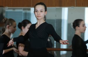 26 января 2017 года. Екатерина Лагуткина занимается в ансамбле "Юный москвич" уже несколько лет. Ее любимые танцы - лезгинка и гопак