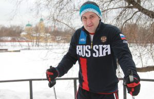 3 февраля 2017 года. Олег Эстон занимается спортом с ранних лет. На лыжах он бегает по выходным так как они помогают ему поддерживать форму.