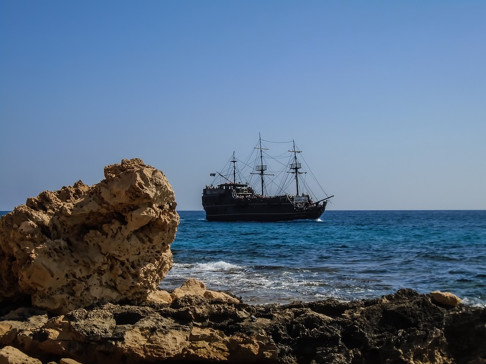 Нигерийские пираты захватили судно с гражданами России