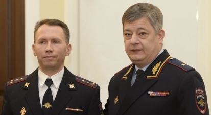 Капитан полиции и очевидец ДТП награждены за спасение женщины из Москвы-реки