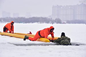 МЧС опровергло информацию о падении человека под лед. Фото: "Вечерняя Москва"