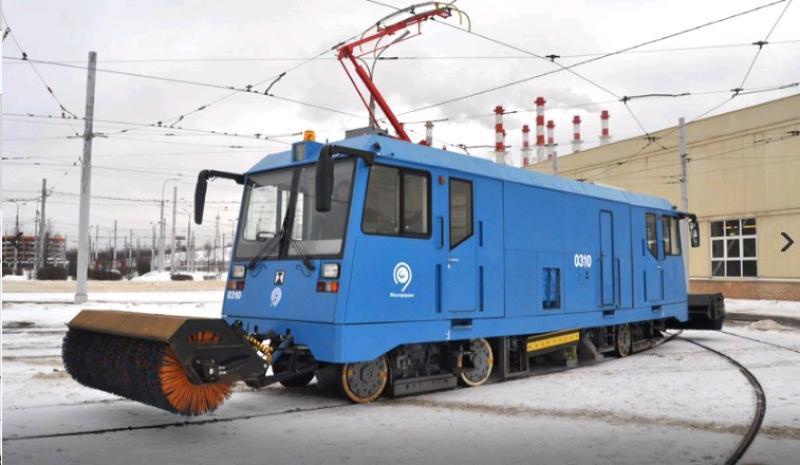 Новый трамвай-снегоочиститель заработал в Москве