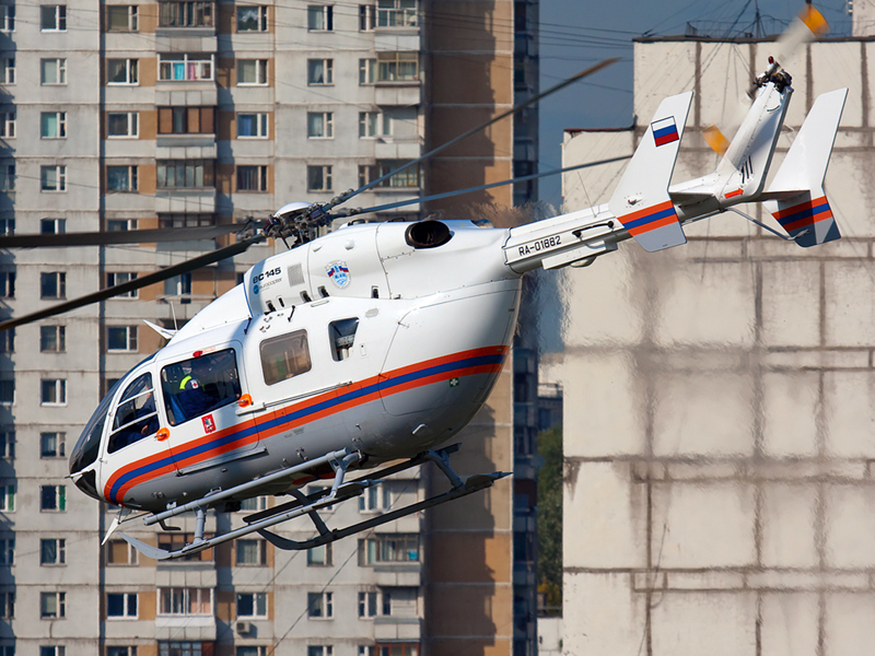 Вертолет эвакуировал пострадавшего в ДТП на востоке Москвы