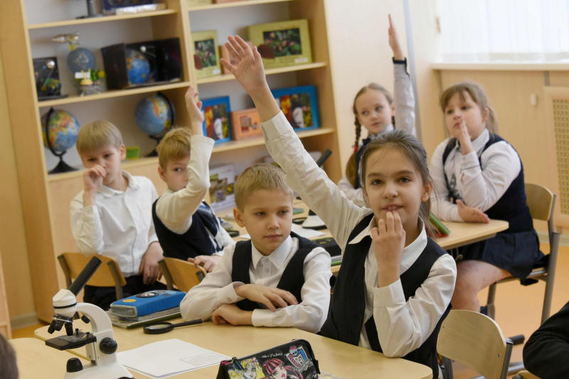 Горожане проголосовали за увеличение числа гаджетов у школьников