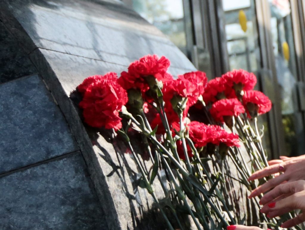 Москва вспоминает жертв терактов на красной ветке метро