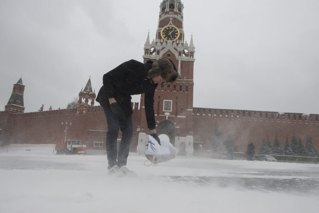 В четверг Москву ждут снег и ветер