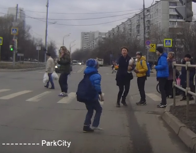 Школьник чудом остался жив после ДТП на севере Москвы