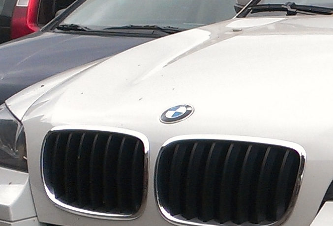 Угнанный BMW за 3,5 миллиона рублей ищут на севере Москвы