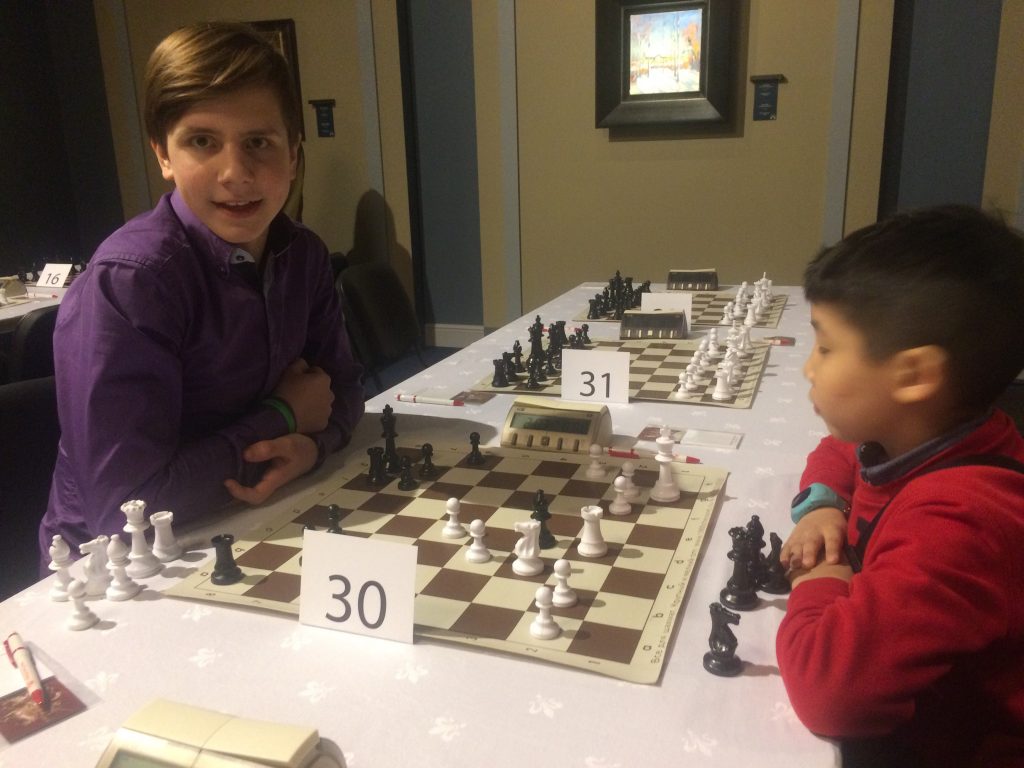 20 марта 2017 года. Юные шахматисты Максим Караганов (слева) и Эльдар Эверестов (справа) разыграли сложную партию