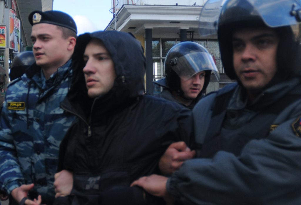 Массовую драку у Третьяковки разняла полиция Москвы
