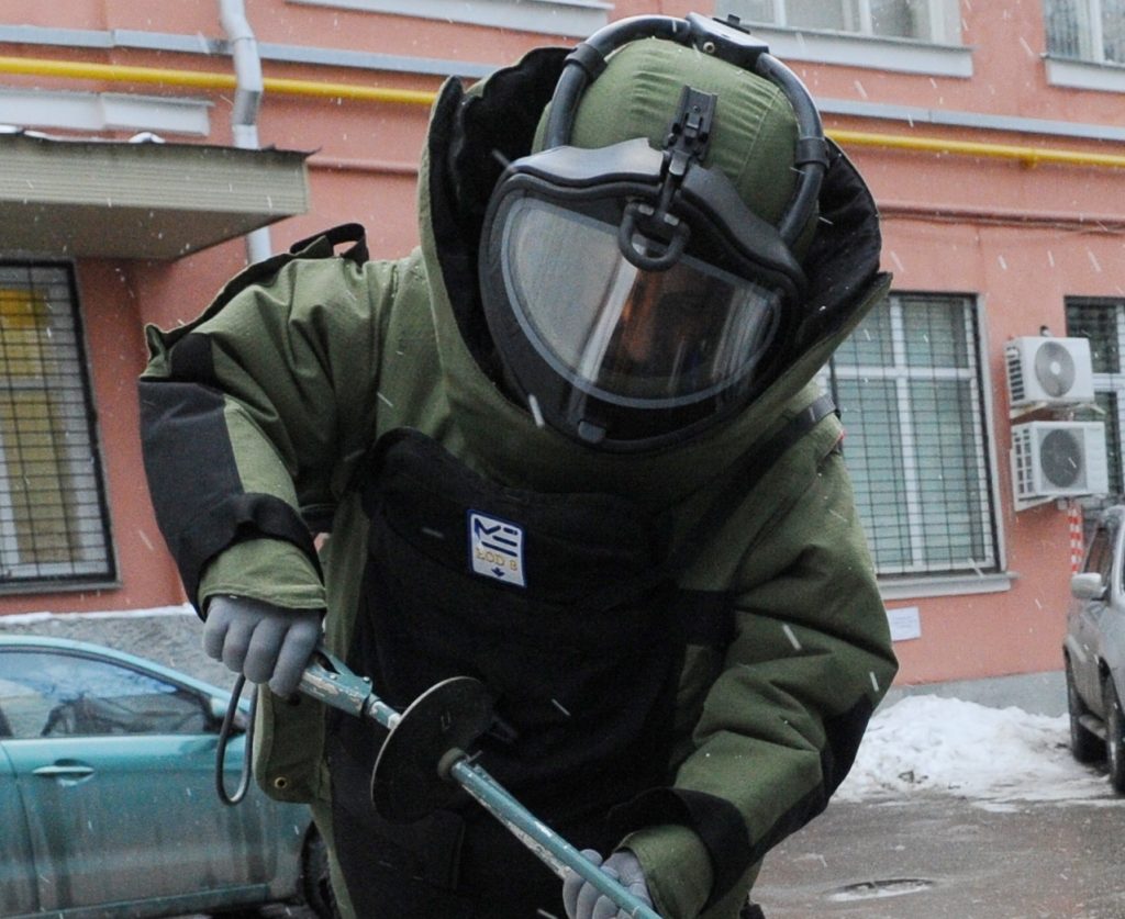 Около 700 детей эвакуировали из московской школы после звонка о бомбе