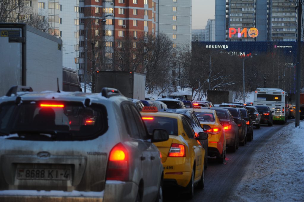 Многокилометровые пробки сковали Москву под конец марта