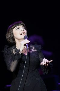 25 октября 2014 года. Великая французская певица Мирей Матье выступает в парижском концертном зале «Олимпия» 
