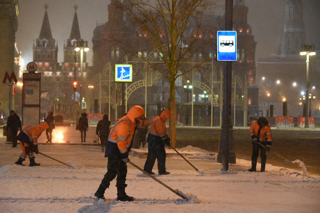 Коммунальщики «взялись за Москву» после снегопада
