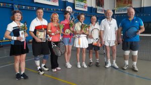 соревнованиями 8 марта 2017 года. Победители и призеры турнира, организованного муниципальным теннисным клубом «Таганский», радуются заслуженным наградам 