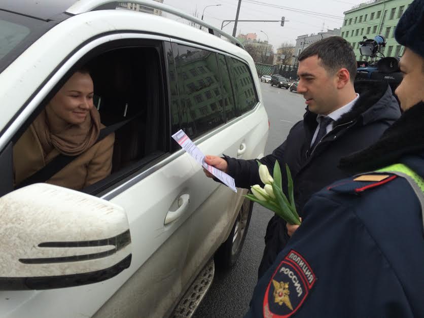 Женщин-водителей поздравили в Таганском районе