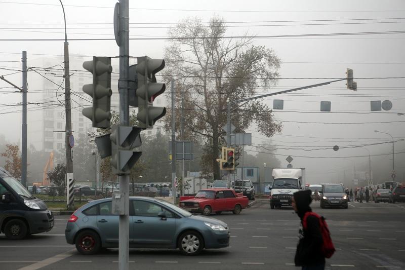 Водителей Москвы предупредили о сильном тумане