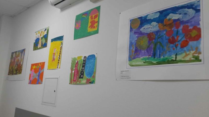 Выставка юных художников открылась в МФЦ Свиблово