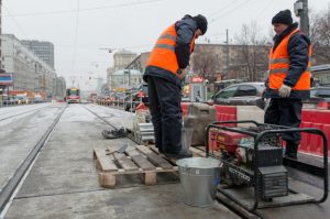 Дороги ремонтируют круглосуточно. Фото: "Вечерняя Москва"