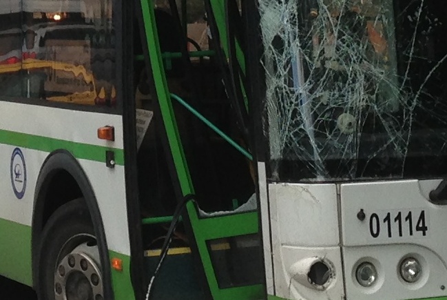 Полиция Москвы выясняет причины тройного ДТП с автобусом в Зеленограде