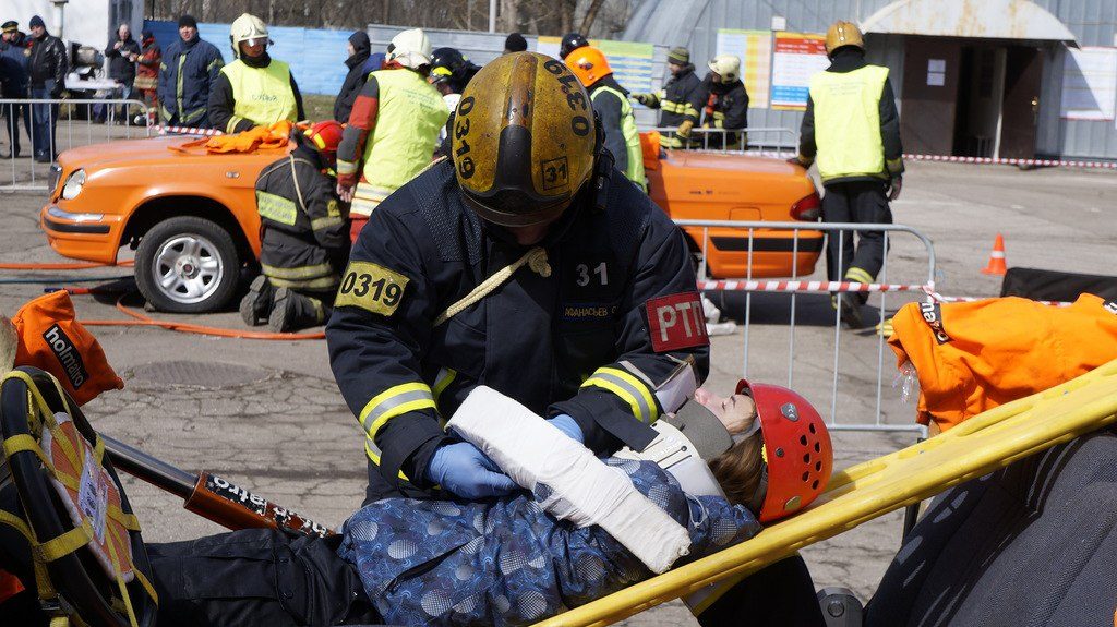 В московском пожарно-спасательном гарнизоне определена лучшая команда по проведению аварийно-спасательных работ при ДТП