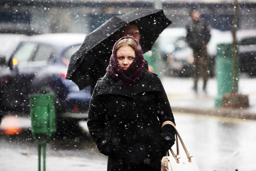 Новый снежный шторм охватил Москву