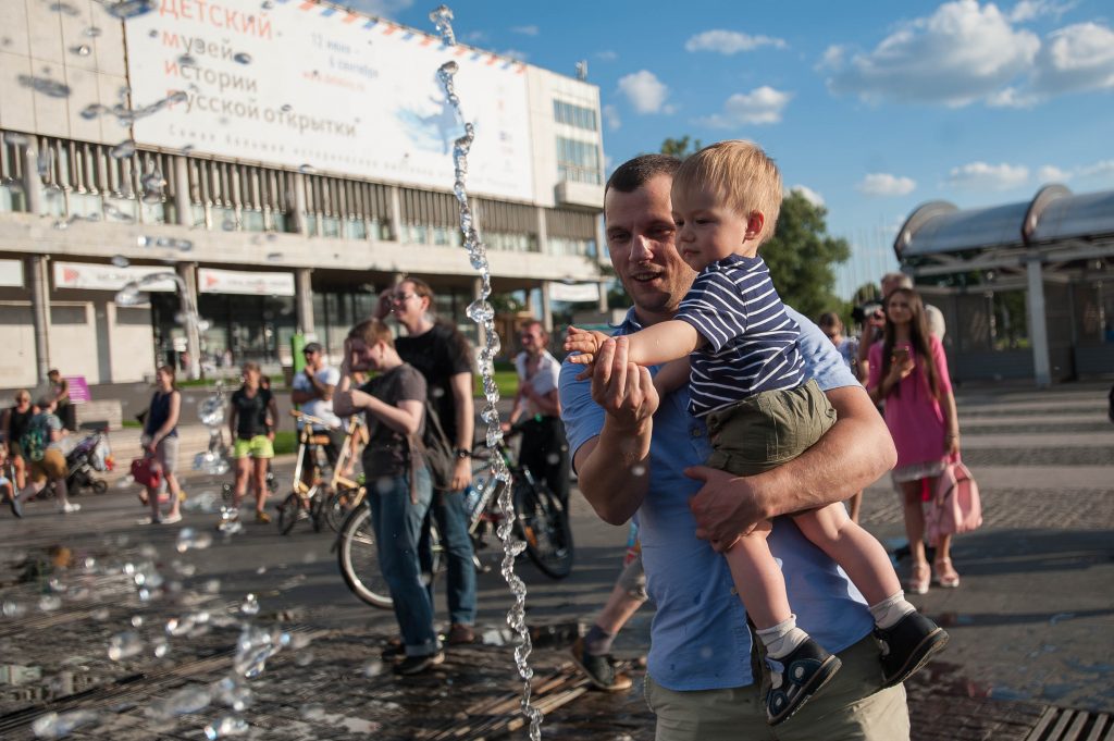 Начало летней. Лето в столице. Лето в столице фото. Лето в столице фильм. Лето в Москве температура.