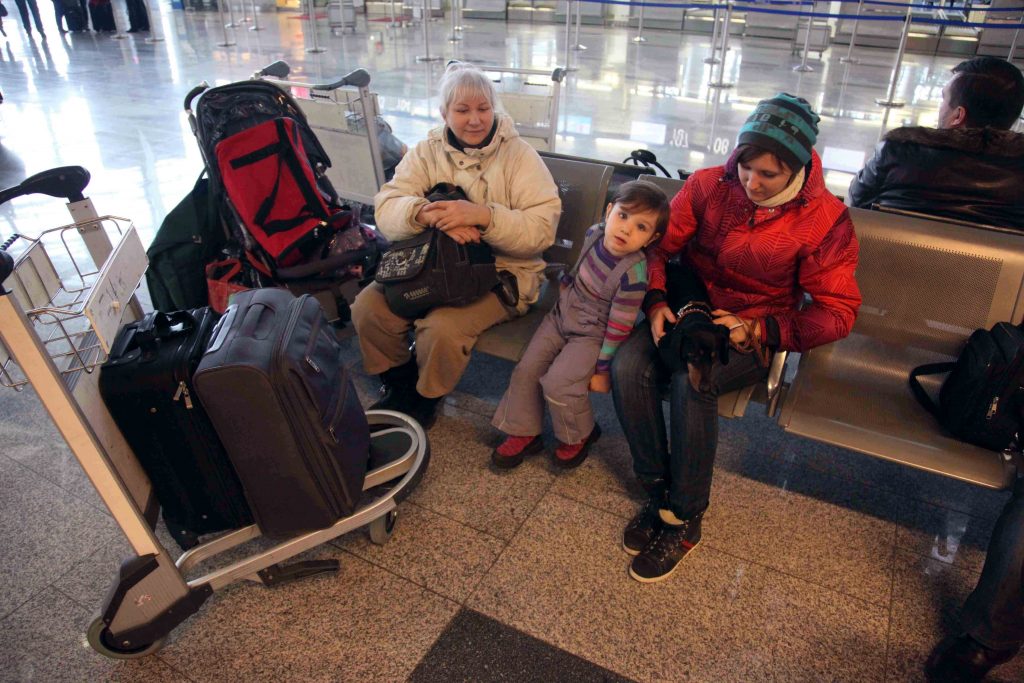 Аэропорты Москвы задержали более 30 рейсов из-за погоды
