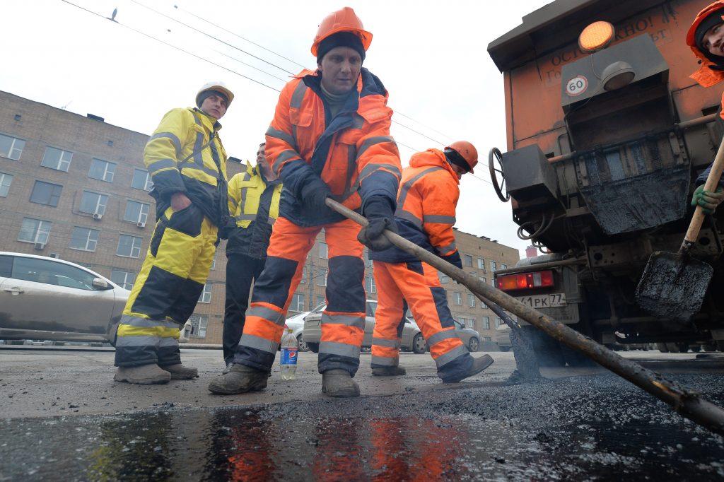 Свыше 18 миллионов «квадратов» дорог отремонтируют в Москве за 2017 год