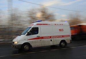 Следователи Москвы проверяют видео, на котором иномарка не пропускает «Скорую помощь»