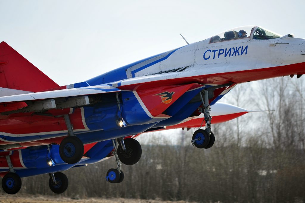 Авиагруппы «Стрижи» и «Русские Витязи» отрепетировали полеты в Москве на 9 Мая