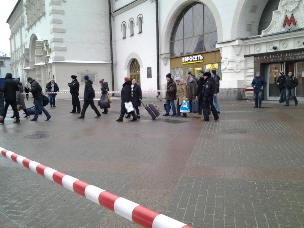 Подозрительные предметы проверили сразу на трех вокзалах Москвы