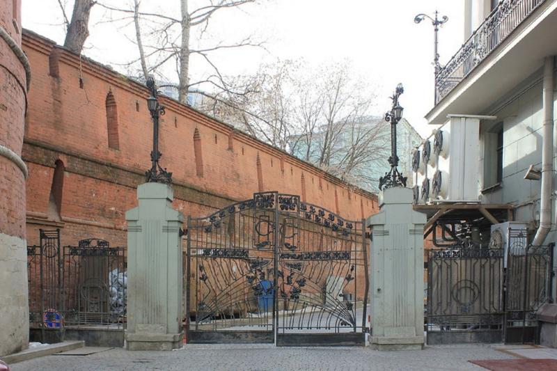 Ограда и ворота гостиницы «Метрополь» стали объектами культурного наследия