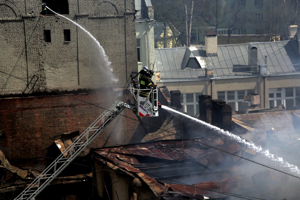 Спасатели ликвидировали пожар на Новом Арбате