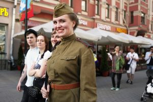 Празднование Дня Победы на Арбате. Фото: архив, «Вечерняя Москва»