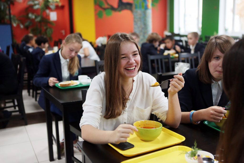 Школьные столовые в новом учебном году превратят в рестораны