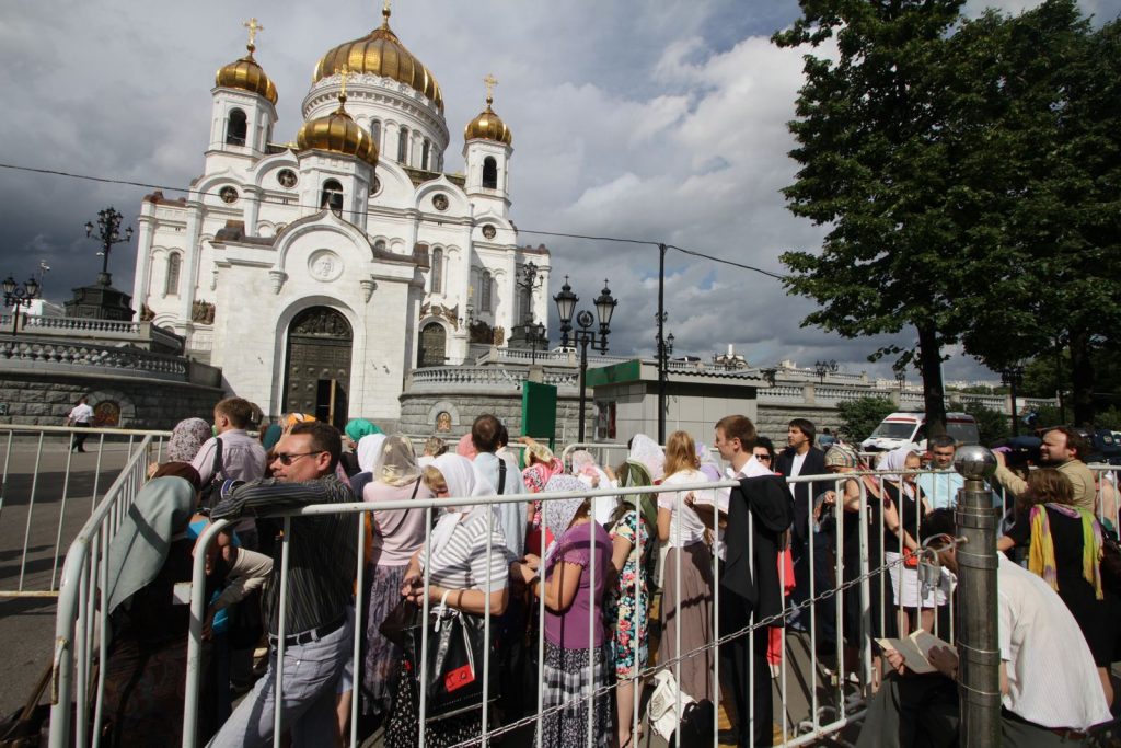 За двое суток более 45 тысяч верующих поклонились мощам Николая Чудотворца в Москве