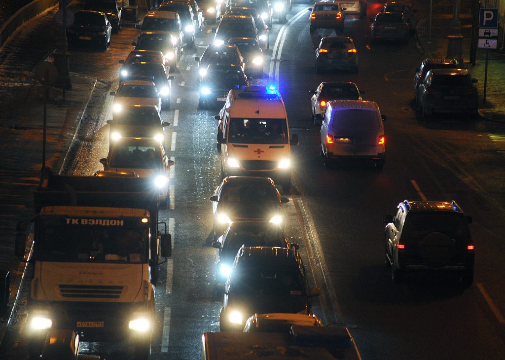 Дачники парализуют дороги Москвы перед выходными