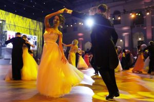 Главным танцем по традиции станет вальс. Фото: «Вечерняя Москва»