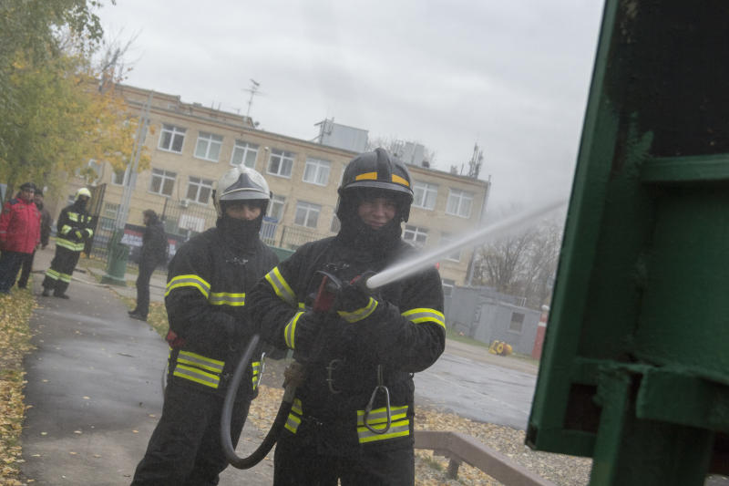 Пожарные ликвидировали возгорание в доме на западе Москвы